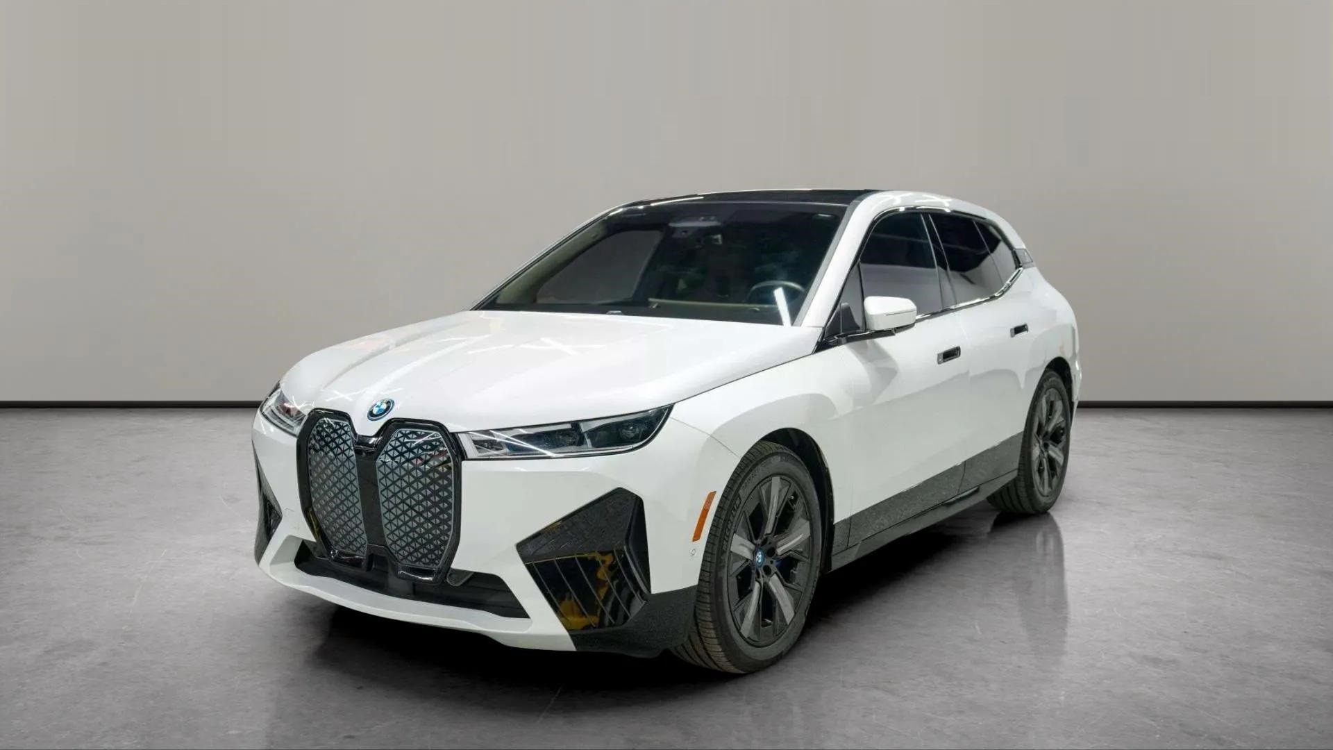 2023 BMW iX M60's photo
