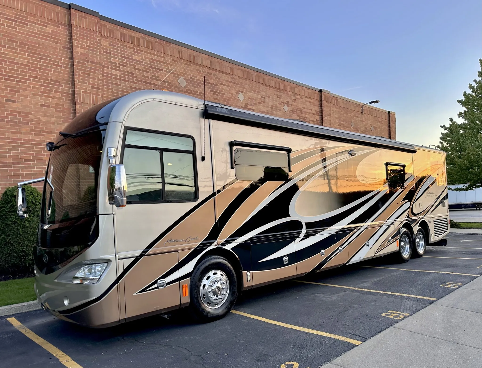 2015 American Revolution LE 42T Motorcoach